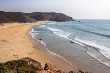 Praia do Amado, Portekiz 'in Algarve sahilindeki ünlü plaj.