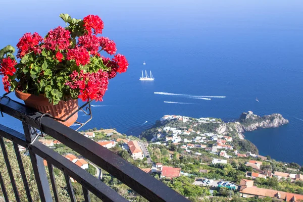 Květináč Vyhlídce Pobřeží Amalfi Pohled Vesnice Pogerola Itálie — Stock fotografie