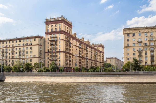 Вигляд Традиційного Московського Будинку Березі Річки Москва Росія — стокове фото