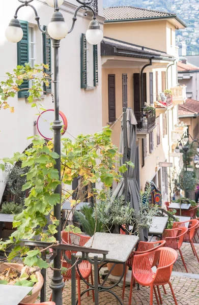 ルガーノ スイスのティチーノ州の旧市街のカフェやレストランにある狭い通り — ストック写真