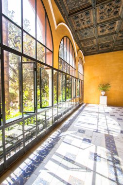 Panoramik pencerelerden Real Alcazar Garden 'a bakın, Seville, Endülüs, İspanya