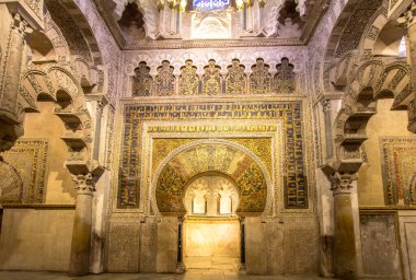 İspanya 'nın Endülüs kentindeki La Mezquita Katedrali' nin (cami) içindeki küçük sunaklardan biri.