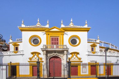 Real Maestranza boğa güreşçilerinin ana girişi Sevilla, Endülüs, İspanya