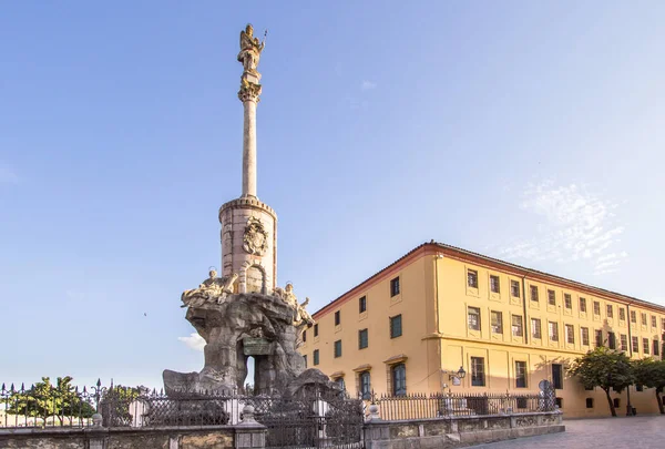 Pomnik Triumfa San Rafael Rzeźba Trzema Głównymi Archaniołami Chrześcijaństwie Kordobie — Zdjęcie stockowe