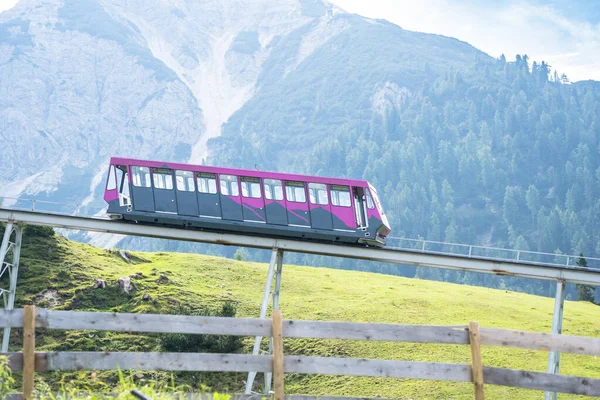 Çam Ormanındaki Standseilbahn Jochbahn Seefeld Tyrol Avusturya — Stok fotoğraf