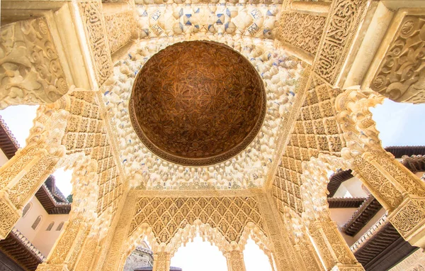 Vackert Utsmyckat Tak Lejongård Nasrid Palats Alhambra Granada Andalusien Spanien — Stockfoto
