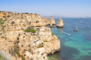 Portekiz 'in Algavre kıyısındaki Ponta da Piedade kayalıklarının güzel manzarası