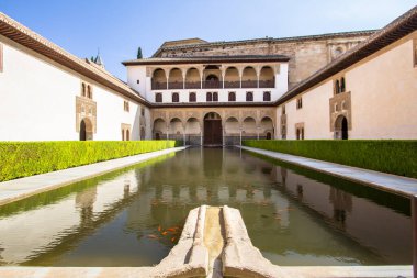 Alhambra Comare Patio, Granada, Endülüs, İspanya 'nın güzel avlusu