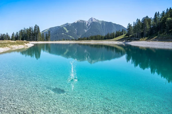 Bergssjö Speicherteich Gschwandtkopf Seefeld Tyrolen Österrike — Stockfoto