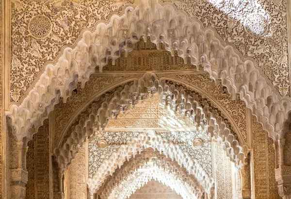 Vackra Utsmyckade Valv Gård Lions Alhambra Traditionell Arabisk Stil Granada — Stockfoto