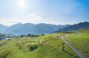 Avusturalya Alpleri, Saint Anton, Tyrol 'da yaz manzarası