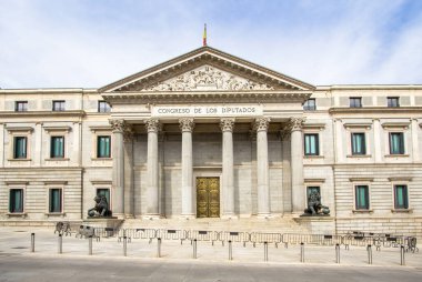 İspanya Milletvekilleri Kongresi (Congreso de los Diputados) Madrid 'de kurulmuştur.