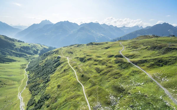 蒂罗尔圣安东奥斯特阿尔卑斯山的宜人夏季风景 — 图库照片