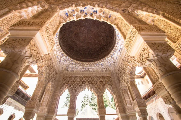 Vackert Utsmyckat Tak Lejongård Nasrid Palats Alhambra Granada Andalusien Spanien — Stockfoto