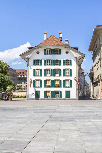 瑞士伯尔尼Marktgasse街上的中世纪建筑 — 图库照片