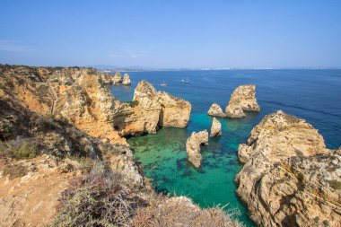 Portekiz 'in Algavre kıyısındaki Ponta da Piedade kayalıklarının güzel manzarası