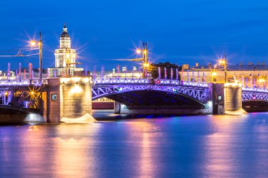 Saint Petersburg, Rusya 'nın gece manzarası