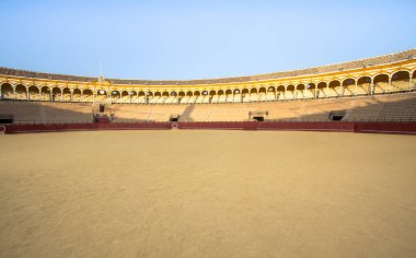 Arena Real Maestranza de Cavalry 'de (Plaza de toros de la Real Maestranza de Caballeria) bulunmaktadır.