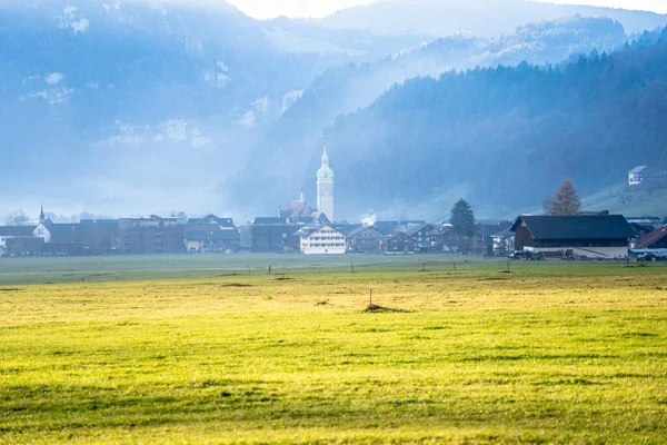 Bezau Den Lilla Kommunen Österrike Mellan Berg Och Ängar — Stockfoto