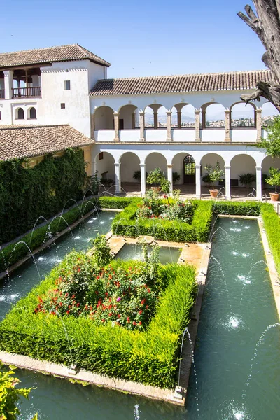 Jardín Fuente Patio Acequia Alhambra Granada Andalucía España — Foto de Stock