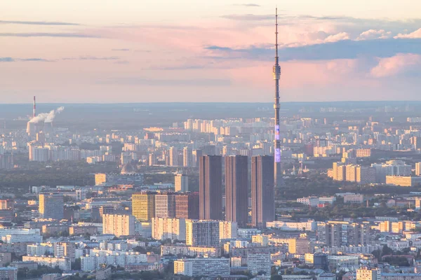 モスクワとオスタンキーノ テレビ塔 ロシアの都市開発のパノラマビュー — ストック写真
