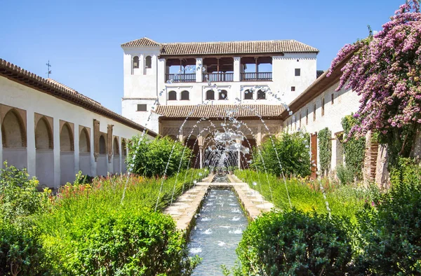 Jardín Fuente Patio Acequia Alhambra Granada Andalucía España —  Fotos de Stock