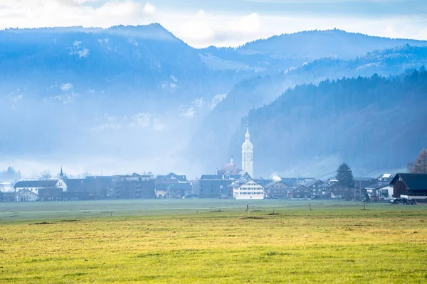 Bezau Den Lilla Kommunen Österrike Mellan Berg Och Ängar — Stockfoto
