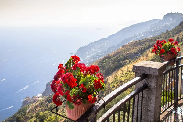 从意大利Pogerola村看Amalfi海岸的花盆 — 图库照片
