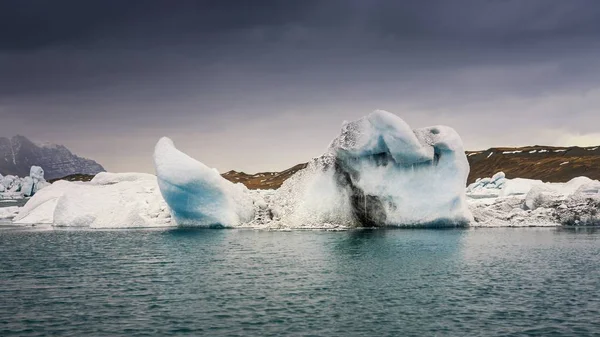 Iceberg blu primo piano — Foto Stock