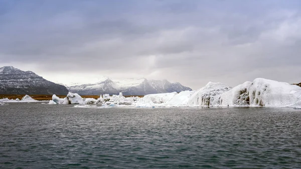 Icebergs en laguna glaciar —  Fotos de Stock