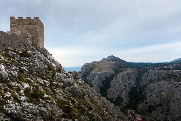 Gamla slottet Omis — Stockfoto