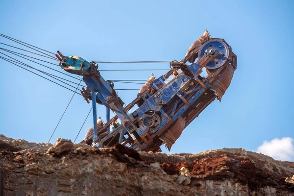 Grande macchina escavatrice in miniera — Foto Stock