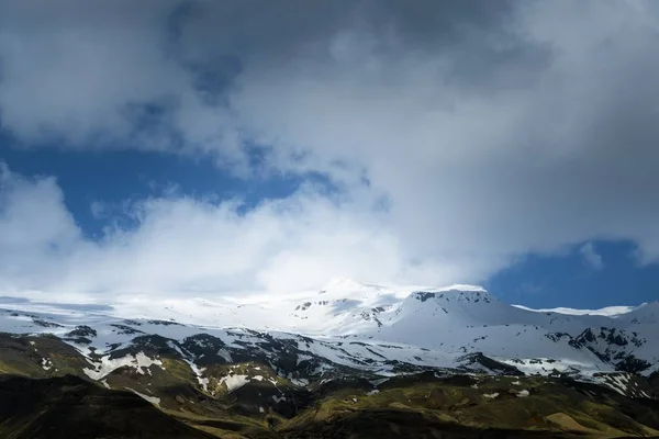 Paysage de montagne pittoresque tourné — Photo