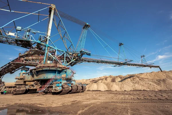 Stora grävmaskin maskin i gruvan — Stockfoto