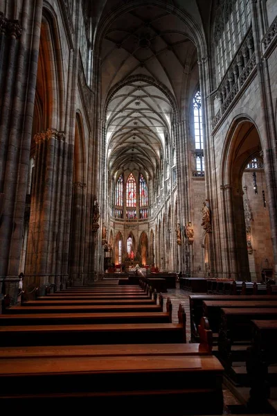 Prag, Czech Republic 2014 26 november: The Metropolitan katedralen av heliga Vitus, Wenceslaus och Adalbert är den viktigaste katedralen — Stockfoto