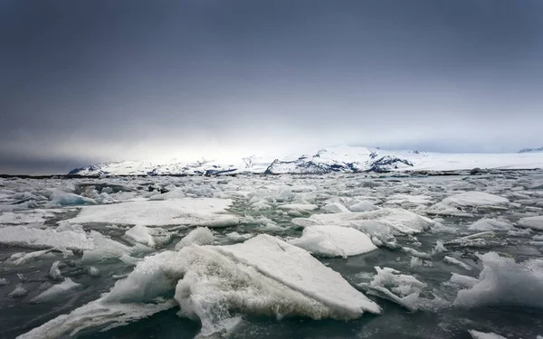 Isberg på glaciären lagoon — Stockfoto