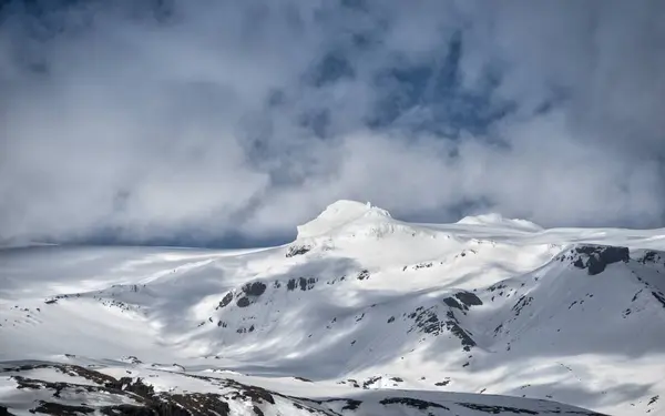 Paysage de montagne pittoresque tourné — Photo