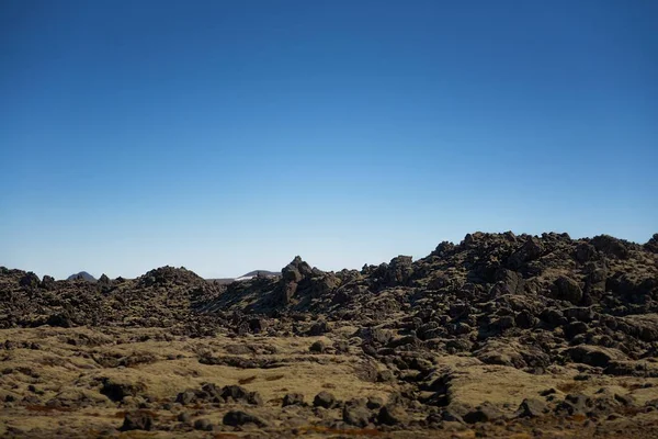 Islanda campo di lava ricoperto di muschio verde — Foto Stock