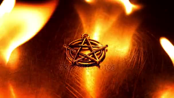 Antika pentagram burning 4 k film — Stockvideo
