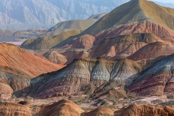 中国で大規模なカラフルな山々 — ストック写真