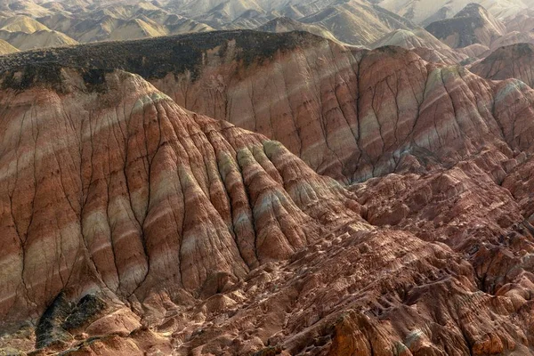 中国で大規模なカラフルな山々 — ストック写真