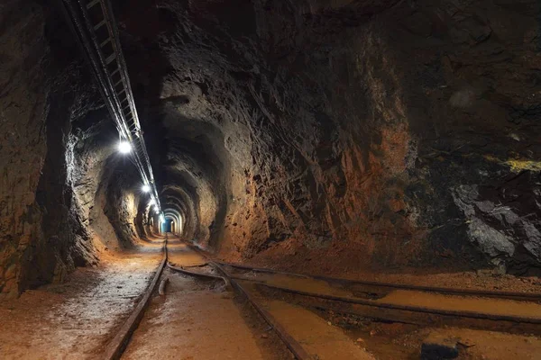 Angle de passage souterrain de la mine — Photo