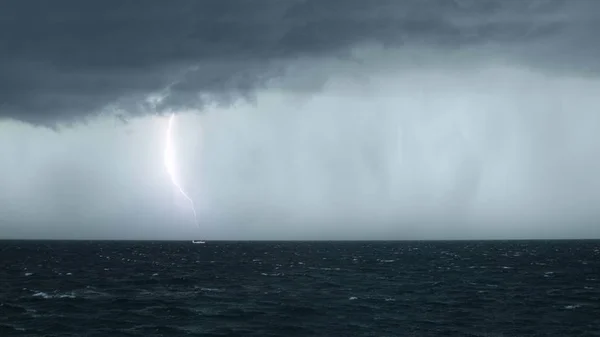 Large storm over the sea photo — Stock Photo, Image