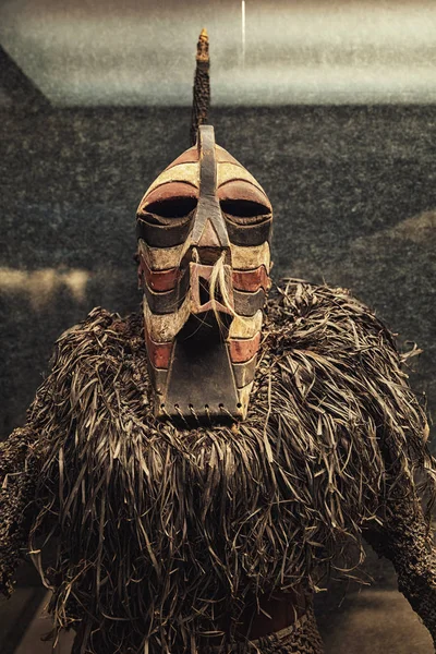 Prawdziwy maska Afrykańska zbliżenie zdjęcie — Zdjęcie stockowe