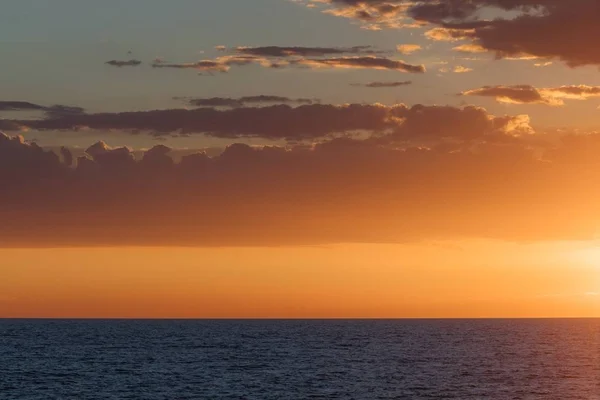 Hermosa puesta de sol en el mar — Foto de Stock