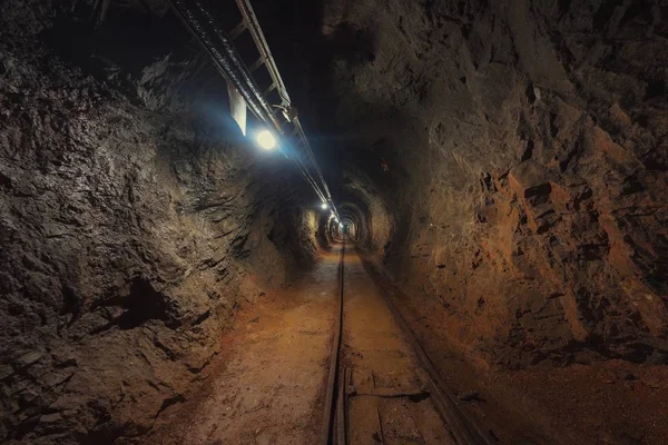 Podziemne przejście kopalni kąt strzału — Zdjęcie stockowe