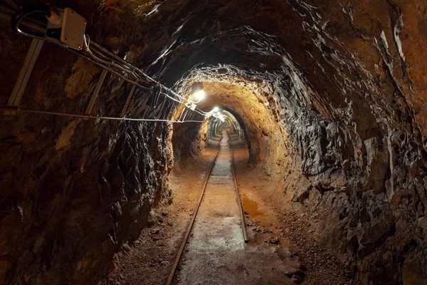 Angle de passage souterrain de la mine — Photo