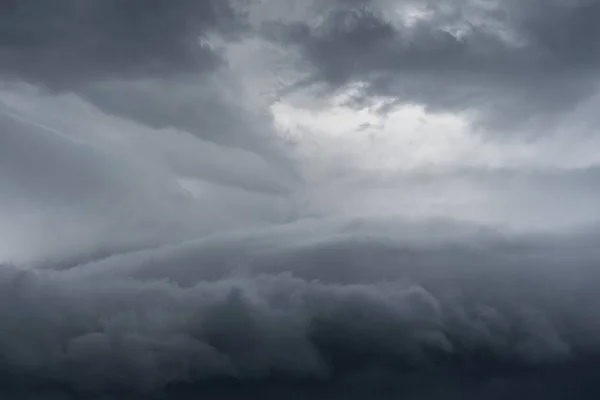 Stormclouds gathering on the sky — Stock Photo, Image