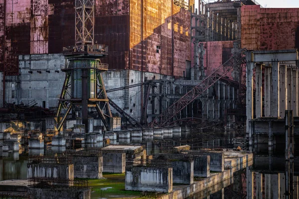 En del av en oavslutad kärnkraftsreaktor i Tjernobyl — Stockfoto