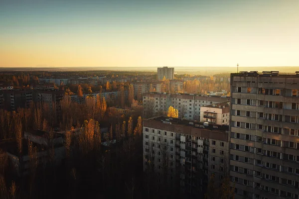 Opuštěná Cityscape v Pripjat, zóna vyloučení Černobylu 2019 — Stock fotografie